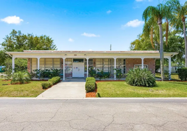 Homes for sale in Kenneth City, FL | 5593 40th Avenue, Kenneth City, FL 33709 | Houzeo