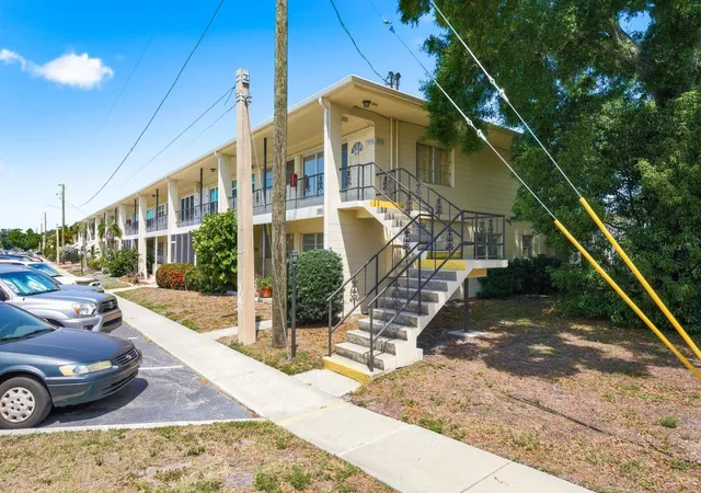 Homes for sale in Kenneth City, FL | 5593 40Th Ave N #418, Kenneth City, FL 33709 | MLS# TB8500794