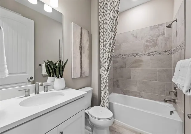 2nd image of 10354 Blue Runner Dr, Englewood, FL 34223 | MLS# TB8500805