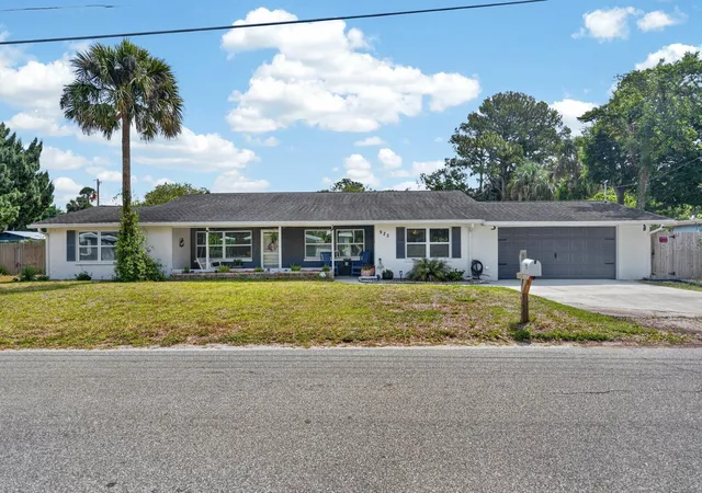 Photo 2 of Single family home for sale at 925 Flagler Ave, Edgewater, FL 32132 | MLS# V4948671 | Listing updated on 2026-08-06