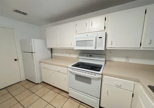 3rd image of 4700 Sw Archer Rd #D30, Gainesville, FL 32608 | MLS# GC539721