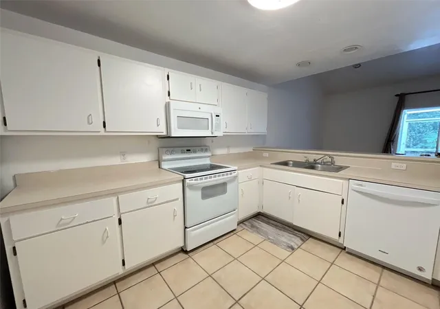 4th image of 4700 Sw Archer Rd #D30, Gainesville, FL 32608 | MLS# GC539721
