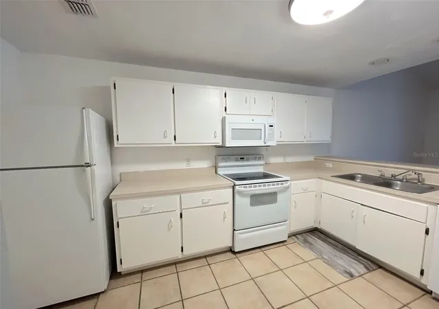 5th image of 4700 Sw Archer Rd #D30, Gainesville, FL 32608 | MLS# GC539721