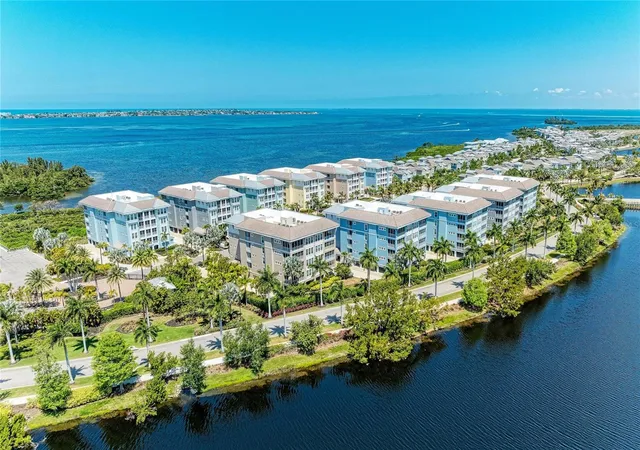 3rd image of 395 Aruba Cir, BRADENTON, FL 34209