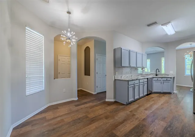 Listing Photo 5 - Condo for sale in building located at 6417 Rosefinch Ct, LAKEWOOD RANCH, FL 34202 - Unit #102