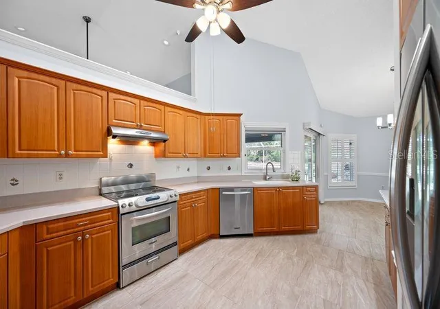 Photo 4 of Single family home for sale at 5321 Gardens Dr, Sarasota, FL 34243 | MLS# TB8500945 | Listing updated on 2026-09-17