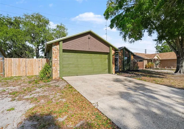 4th image of 4105 Spring Way Cir, Valrico, FL 33596 | MLS# TB8500960