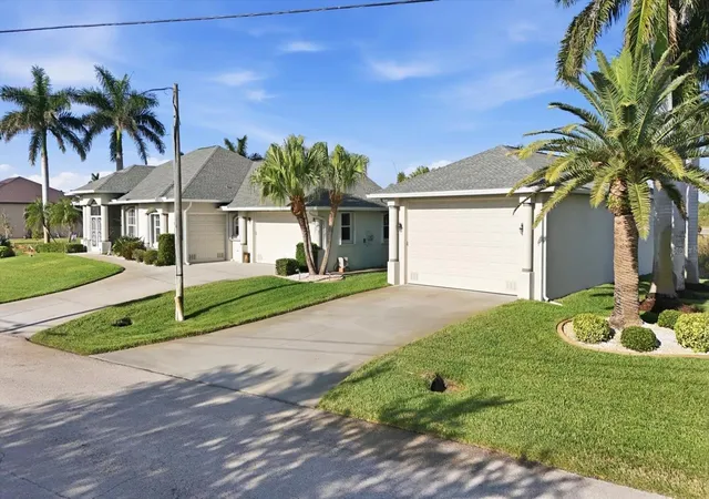 Photo 4 of Single family home for sale at 8050 Tracy Cir, Port Charlotte, FL 33981 | MLS# D6147172 | Listing updated on 2026-10-28