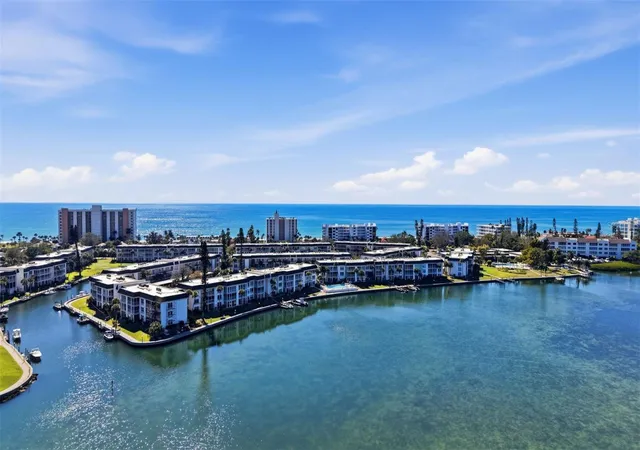Homes for sale in Longboat Key, FL | 4400 Exeter Dr #305, Longboat Key, FL 34228 | MLS# A4691085
