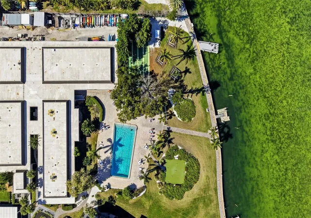 Homes for sale in Longboat Key, FL | 4400 Exeter Drive, Longboat Key, FL 34228 | Houzeo