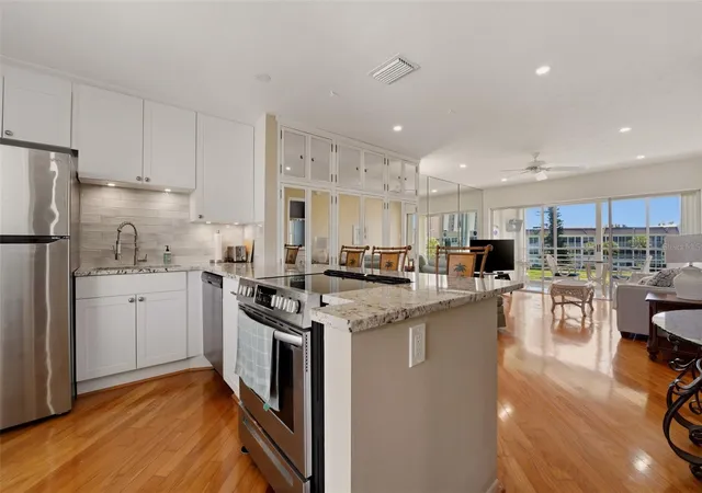 Homes for sale in Sarasota, FL | 4400 Exeter Dr, Sarasota, FL 34228