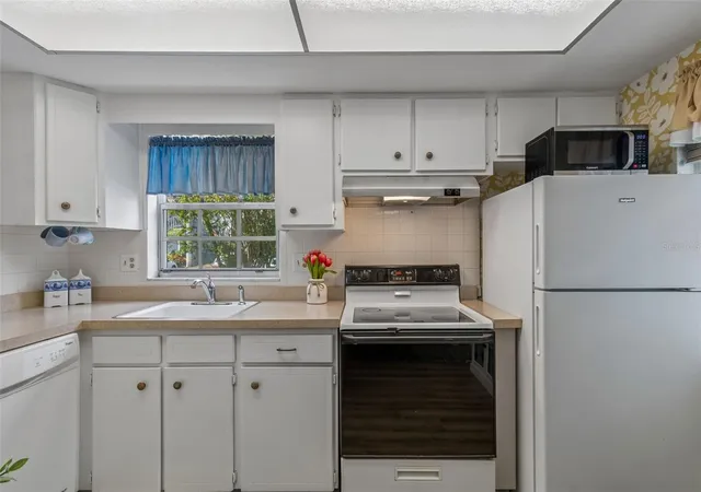 5th image of 200 Glennes Ln #112, Dunedin, FL 34698 | MLS# TB8500993