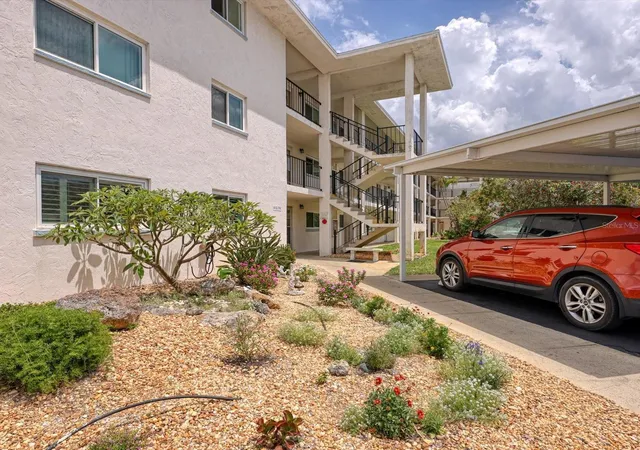 Photo 1 of Condo for sale at 708 Tamiami Trl S #105, Venice, FL 34285 | MLS# N6144042 | Listing updated on 2026-09-17