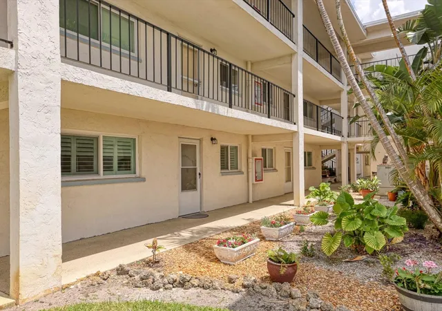 Photo 2 of Condo for sale at 708 Tamiami Trl S #105, Venice, FL 34285 | MLS# N6144042 | Listing updated on 2026-09-17