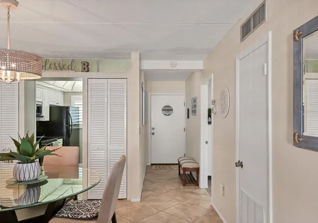 Photo 3 of Condo for sale at 708 Tamiami Trl S #105, Venice, FL 34285 | MLS# N6144042 | Listing updated on 2026-09-17
