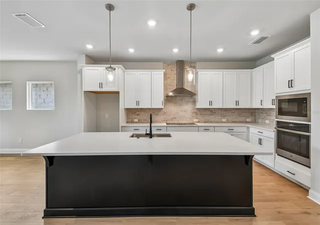 4th image of 5693 Leaflet Trl, Mount Dora, FL 32757 | MLS# TB8501017