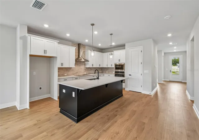 5th image of 5693 Leaflet Trl, Mount Dora, FL 32757 | MLS# TB8501017