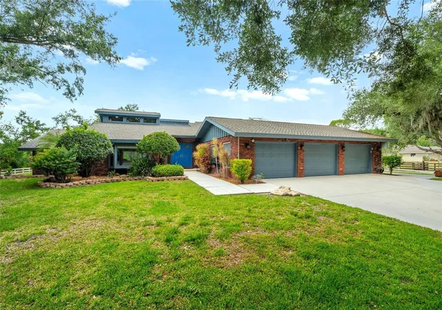 Photo 1 of Single family home for sale at 140 Cowpen Ln, Sarasota, FL 34240 | MLS# A4691106 | Listing updated on 2026-08-03