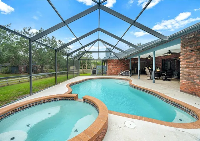 Photo 3 of Single family home for sale at 140 Cowpen Ln, Sarasota, FL 34240 | MLS# A4691106 | Listing updated on 2026-08-03