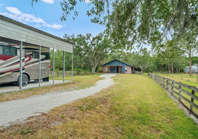 Photo 4 of Single family home for sale at 140 Cowpen Ln, Sarasota, FL 34240 | MLS# A4691106 | Listing updated on 2026-08-03
