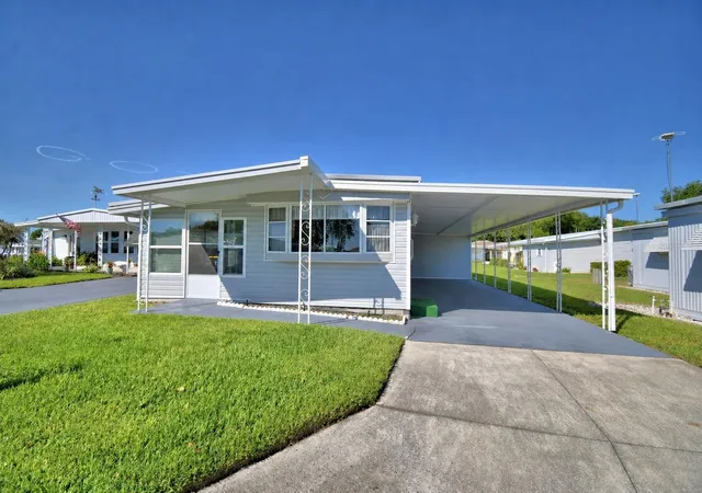 Photo 3 of Manufactured home for sale at 117 Holiday Ln, Auburndale, FL 33823 | MLS# P4938537 | Listing updated on 2026-09-17