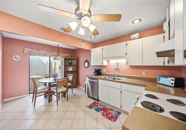 5th image of 38 Pebble Rock Dr, Venice, FL 34293 | MLS# A4691117