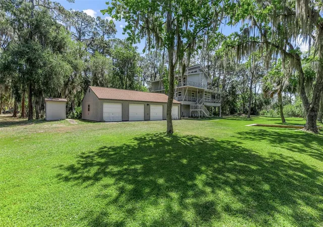 Homes for sale in Lady Lake, FL | 7373 Circle Dr, Lady Lake, FL 32159 | MLS# G5111442