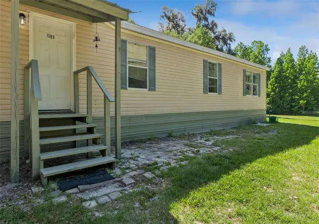 3rd image of 1305 Church St, Pierson, FL 32180 | MLS# V4948682