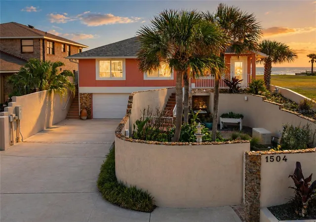 Photo 3 of Single family home for sale at 1504 N Atlantic Ave, Daytona Beach, FL 32118 | MLS# O6401729 | Listing updated on 2026-07-20