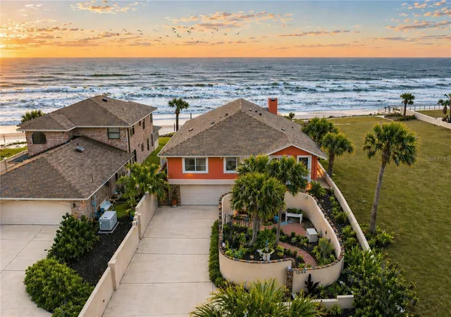 Photo 3 of Single family home for sale at 1504 N Atlantic Ave, Daytona Beach, FL 32118 | MLS# O6401729 | Listing updated on 2026-07-20