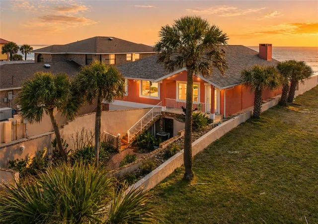 Photo 4 of Single family home for sale at 1504 N Atlantic Ave, Daytona Beach, FL 32118 | MLS# O6401729 | Listing updated on 2026-07-20