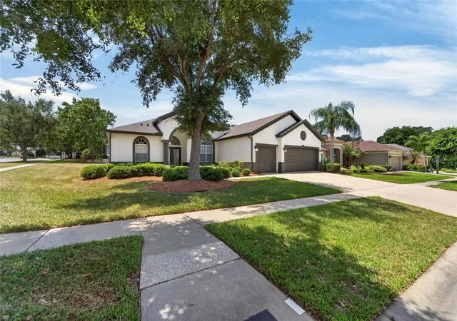 Photo 3 of Single family home for sale at 2309 Silver Trumpet Ct, Valrico, FL 33594 | MLS# TB8501082 | Listing updated on 2026-09-29