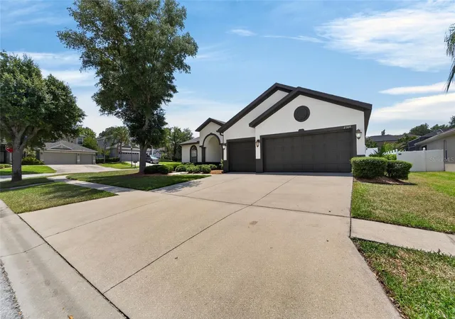 Photo 4 of Single family home for sale at 2309 Silver Trumpet Ct, Valrico, FL 33594 | MLS# TB8501082 | Listing updated on 2026-09-29