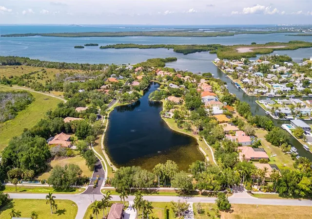 5th image of 1846 Amberwynd Cir W, Palmetto, FL 34221 | MLS# A4691136