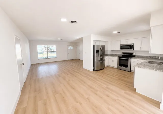 4th image of 245 16Th St Ne, Winter Haven, FL 33881 | MLS# S5148499
