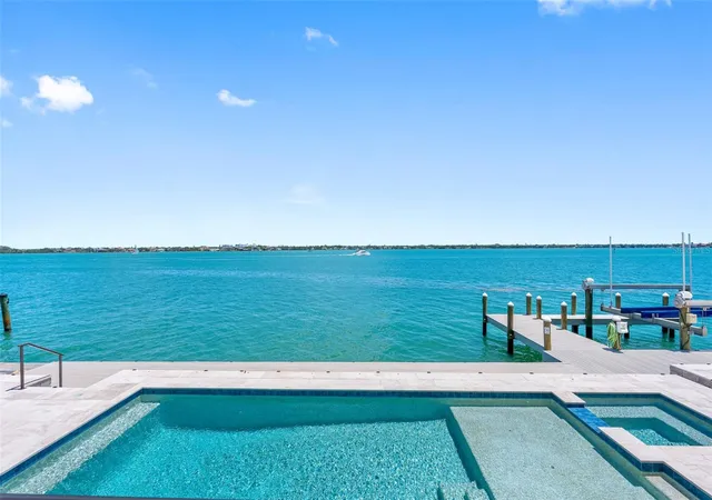 2nd image of 487 Meadow Lark Dr, Sarasota, FL 34236 | MLS# TB8501123