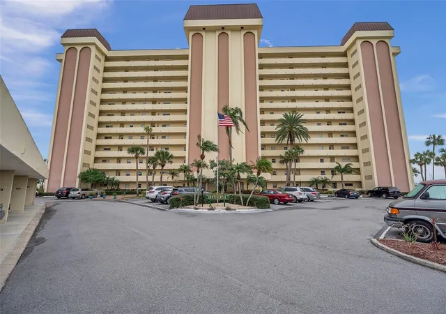 2nd image of 4775 Cove Cir Cir N #104, Saint Petersburg, FL 33708 | MLS# TB8501136
