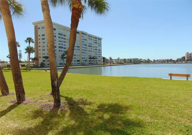 3rd image of 4775 Cvs Cir Cir N, ST PETERSBURG, FL 33708