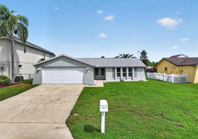 Photo 2 of Single family home for sale at 7427 Southwind Dr, Hudson, FL 34667 | MLS# W7885129 | Listing updated on 2026-09-29
