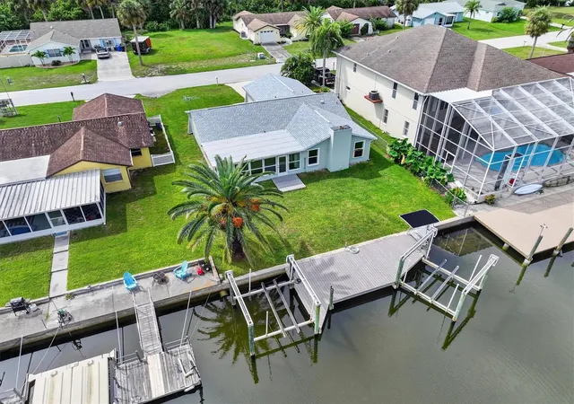 Photo 3 of Single family home for sale at 7427 Southwind Dr, Hudson, FL 34667 | MLS# W7885129 | Listing updated on 2026-09-29