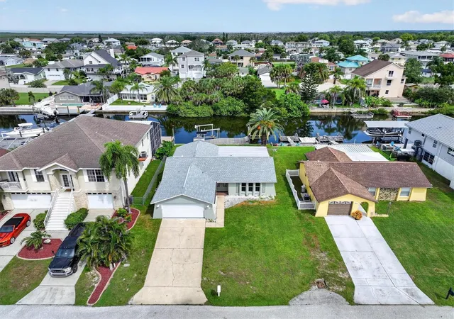Photo 4 of Single family home for sale at 7427 Southwind Dr, Hudson, FL 34667 | MLS# W7885129 | Listing updated on 2026-09-29