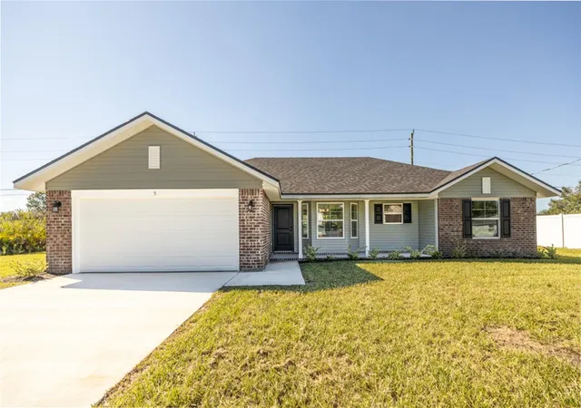 Photo 1 of Single family home for sale at 9 Lamar Ln, Palm Coast, FL 32137 | MLS# FC317996 | Listing updated on 2026-10-24