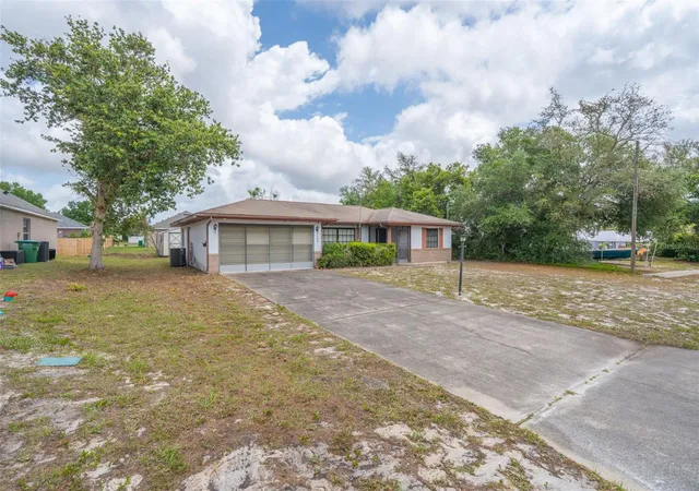 Homes for sale in Deltona, FL | 1952 Kirkwood St, Deltona, FL 32738 | MLS# O6401819