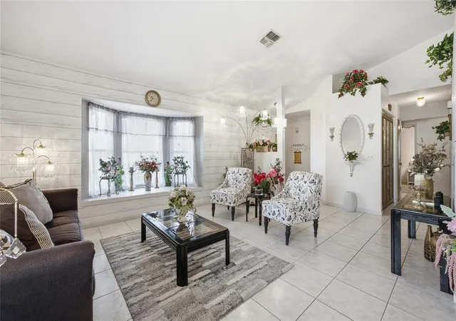 Photo 3 of Single family home for sale at 549 Silver Crse Run, Ocala, FL 34472 | MLS# OM723416 | Listing updated on 2026-07-11