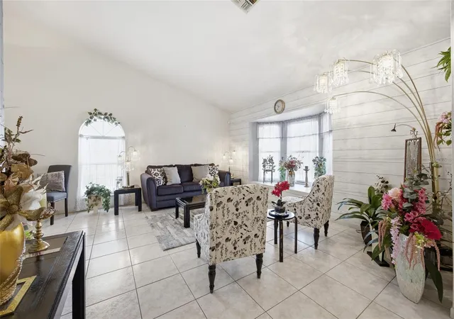 Photo 4 of Single family home for sale at 549 Silver Crse Run, Ocala, FL 34472 | MLS# OM723416 | Listing updated on 2026-07-11