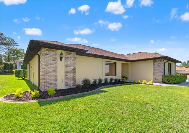 Photo 4 of Single family home for sale at 12001 Granada Pl, Weeki Wachee, FL 34614 | MLS# OM723418 | Listing updated on 2026-09-02
