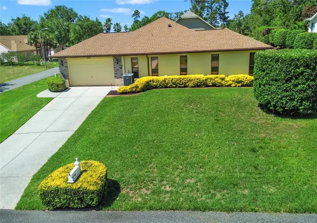Photo 5 of Single family home for sale at 12001 Granada Pl, Weeki Wachee, FL 34614 | MLS# OM723418 | Listing updated on 2026-09-02