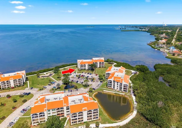3rd image of 302 Mariner Dr, TARPON SPRINGS, FL 34689