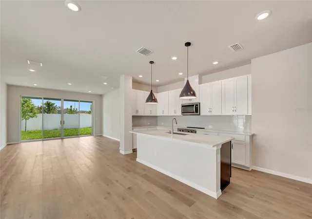 5th image of 31232 Pendleton Landing Cir, Wesley Chapel, FL 33545 | MLS# TB8501218