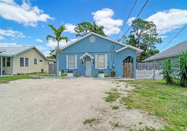 1st image of 1609 17th St W, Bradenton, FL 34205 | MLS# A4691182